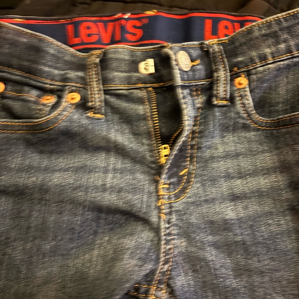 Levi's Blue Jeans with Classic Wash and Signature Stitchin